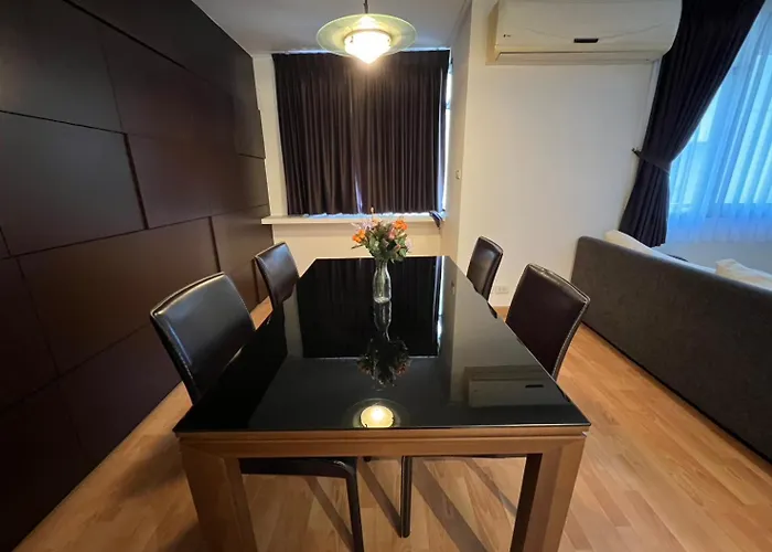 ห้องใหญ่ วิวดี กลางเมือง ใกล้บีทีเอส 호텔