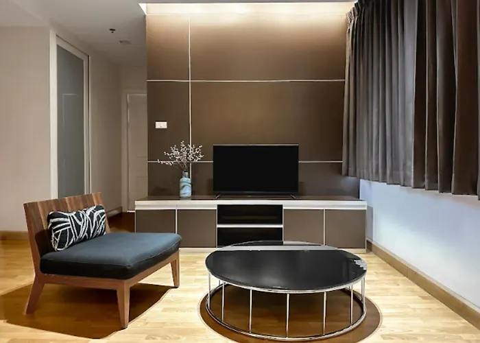 ห้องใหญ่ วิวดี กลางเมือง ใกล้บีทีเอส 호텔 *